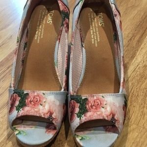Toms open toed wedge